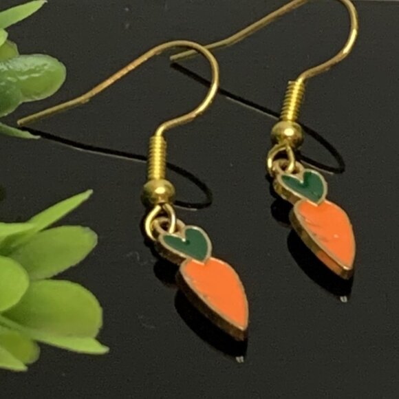 Carrot Earring, Vegetable Earring, Easter Earring, Gift Idea, Funny Food Earring - Picture 2 of 5